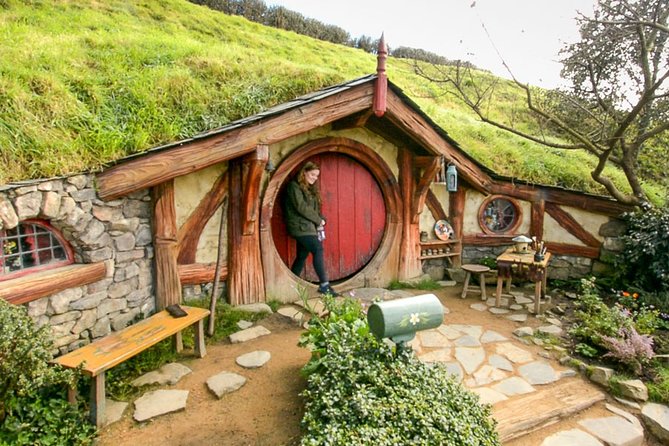 Small-Group Hobbiton Tour From Auckland With Party Marquee Lunch - Included Amenities