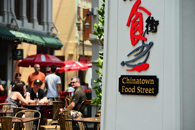 Small Group: Michelin and Local Hawker Food Tour - Discovering Singapores History