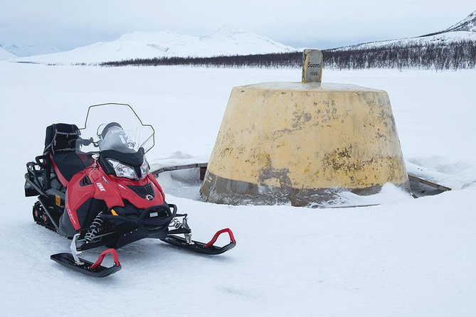 Snowmobile Adventure - Route to the 3-Country Border