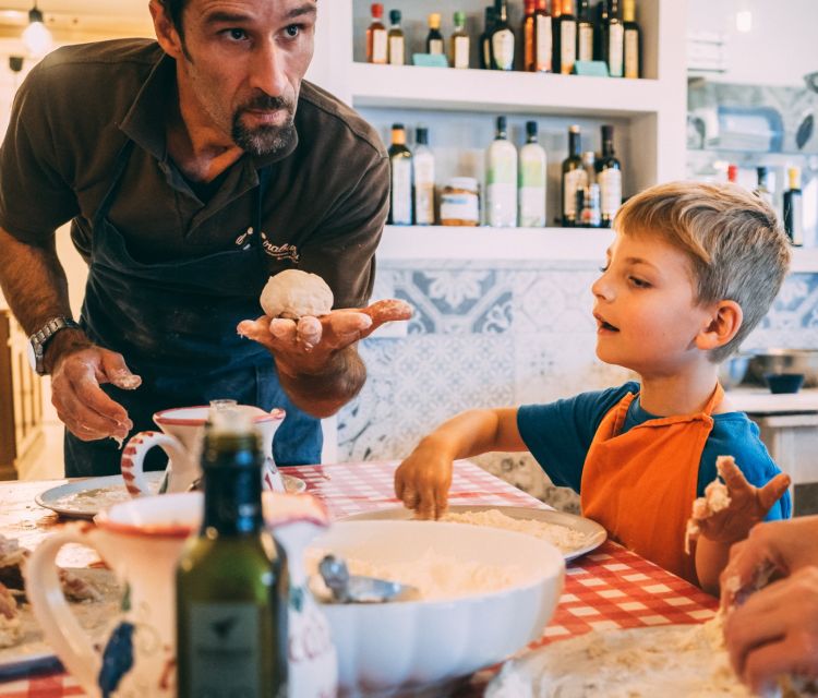 Sorrento: Pizza Making Class at Tirabusciò Cooking School - Class Experience and Activities