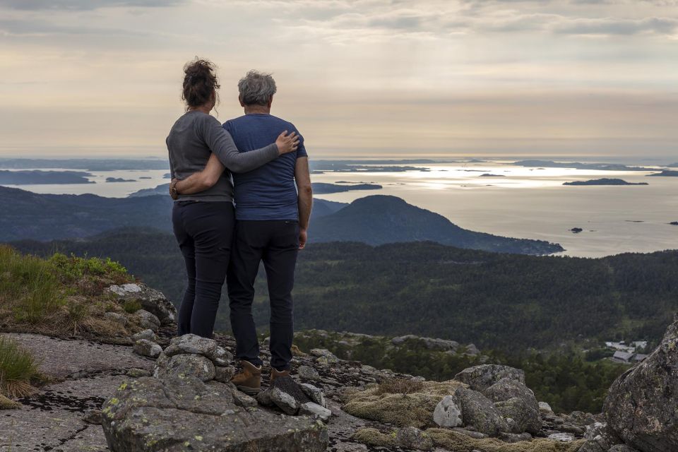Stavanger: Preikestolen Classic Hike and Side Trail - Hiking Experience