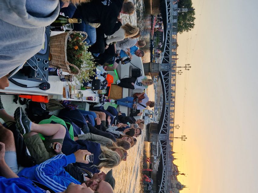 Stockholm: Electric Boat Tour With Live Music - Experience Highlights