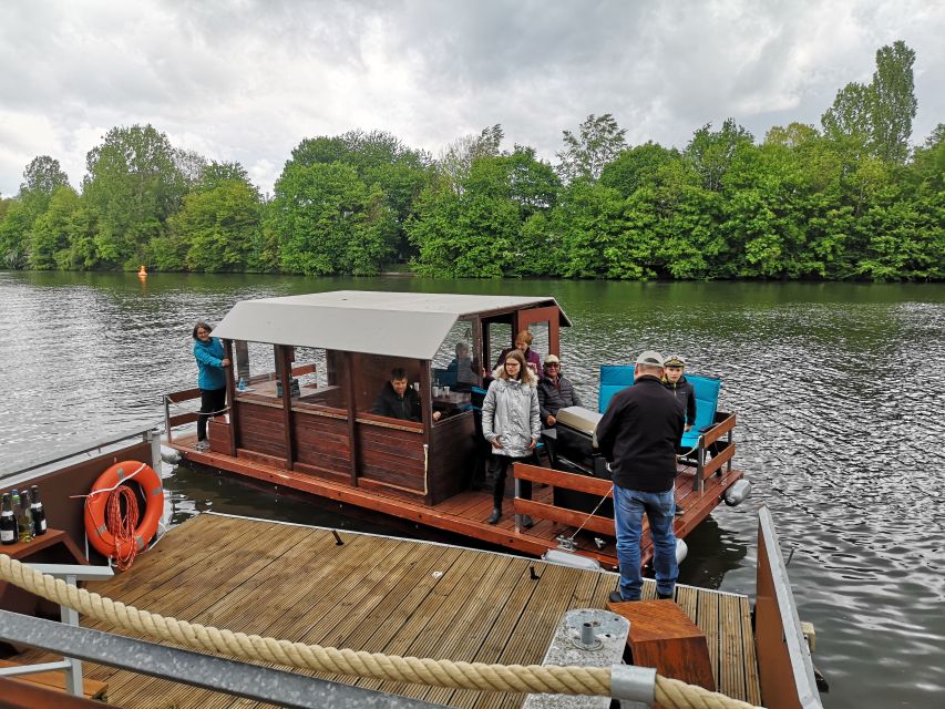 Stuttgart: Raft Boat Experience With Optional BBQ - Boat Features and Amenities