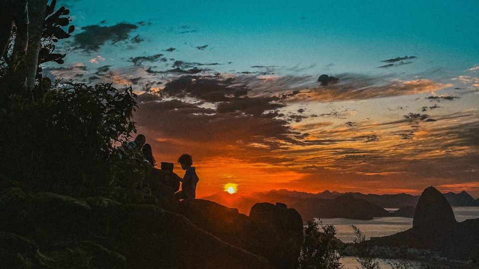 Sunrise at Dona Marta Viewpoint Christ the Redeemer - Highlights of the Sunrise