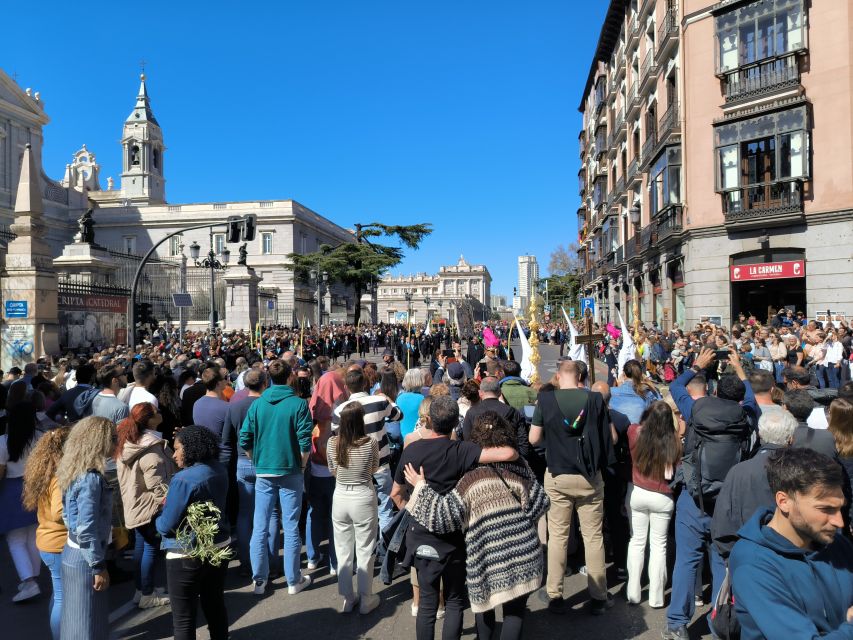 Surfing Madrid: From the Palace to the Tavern Private Tour - Exploring Main Sights