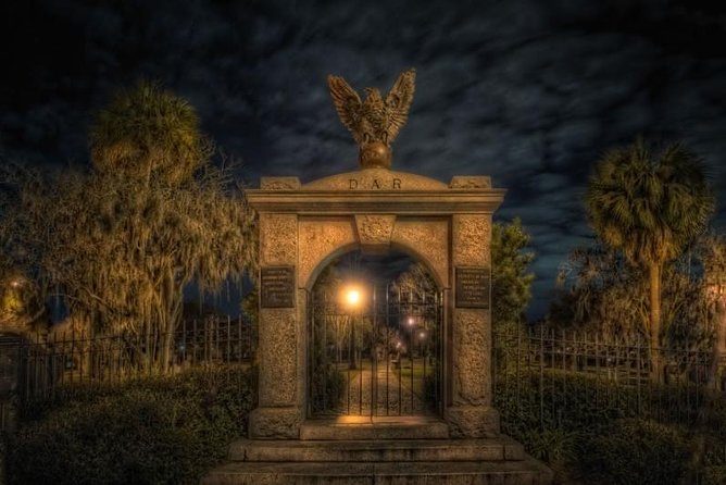 The Grave Tales Ghost Tour in Savannah - Experience Highlights