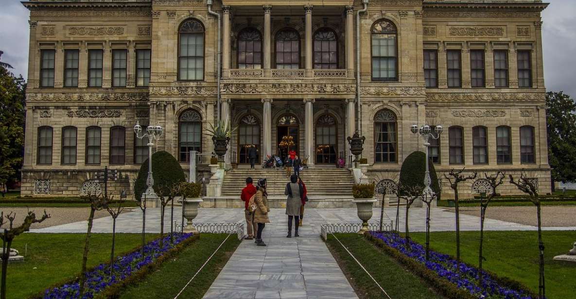 Topkapi Palace & Dolmabahce Palace Private 6-Hour Tour - Highlights of Dolmabahce Palace