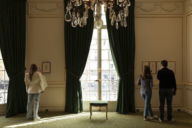 Tour of the Musée Yves Saint Laurent Paris - Accessibility Details