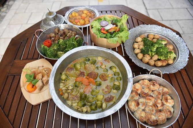 Traditional Bosnian Dinner With Your Host Family - Culinary Highlights