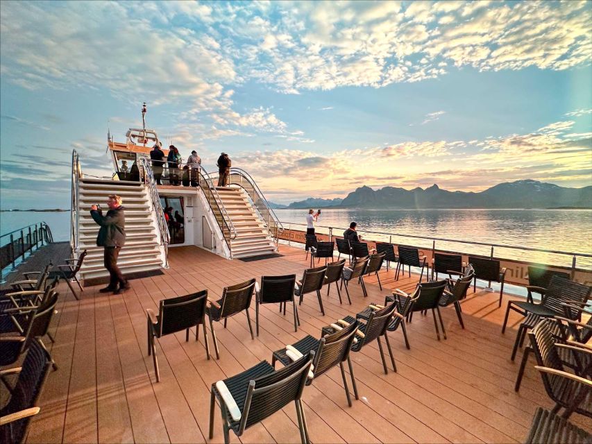 Tromsø: Midnight Sun or Sunset Cruise With a Guide - Experience Highlights