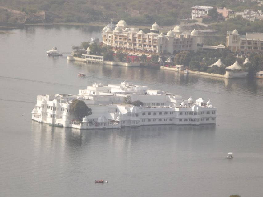 Udaipur: City Palace & Garden of Maidens Private Guided Tour - Itinerary Highlights