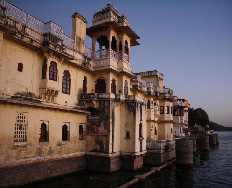 Udaipur: Evening Boat Ride With Puppet Show and Dinner - Scenic Highlights