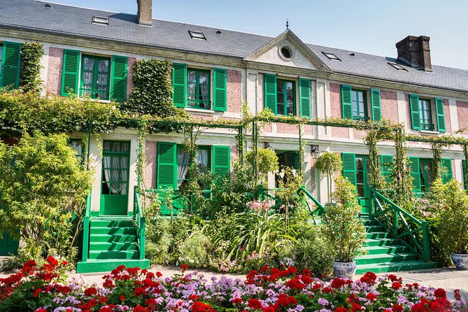 Versailles Palace and Giverny Monet House Guided Visit With Lunch From Paris - Itinerary and Inclusions