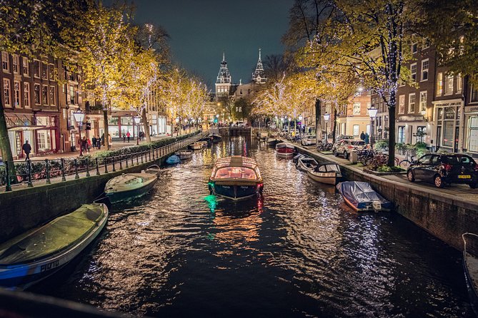 Voyage Amsterdam 2 Hour Evening Cruise With Live Guide and Bar - Meeting Point and Accessibility