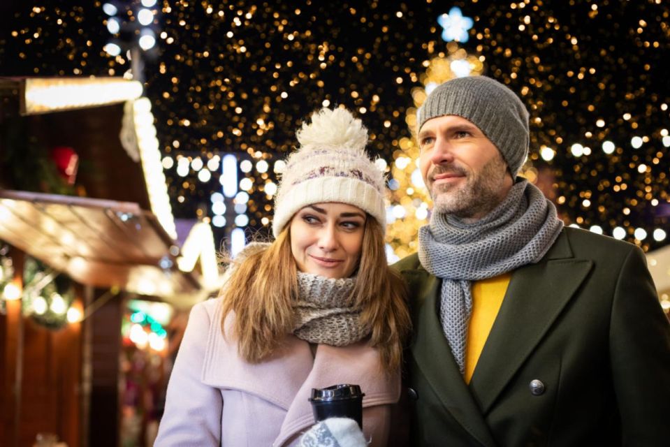 Winter Wonders of Vegas: A Festive Stroll - Exploring The Atrium