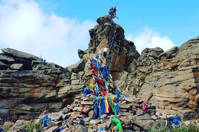 1 Day Manzushir Monastery & Hiking to Tsetsee Gun (Bogd Khan Summit) - Hiking Experience