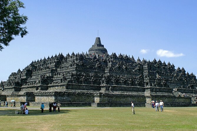 1 Day Yogyakarta Tour ( Borobudur Temple, Merapi Lava Tour, Prambanan Temple) - Visiting Prambanan Temple