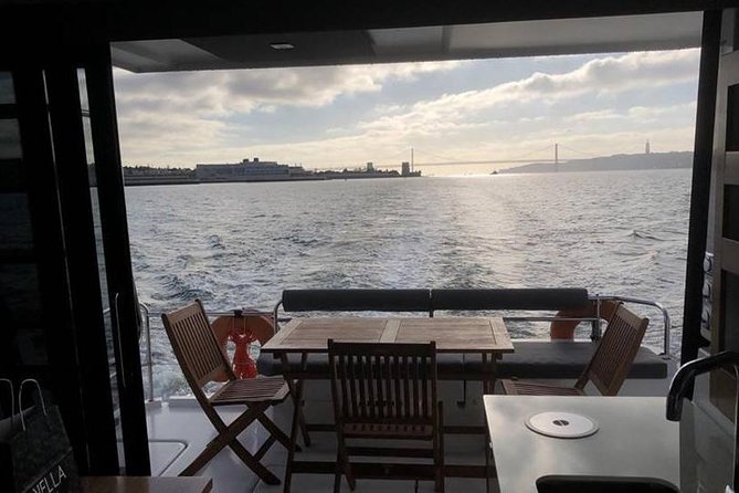 1H Power Catamaran up to 18 People in Lisbon - Inclusions and Exclusions