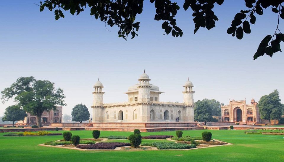 2 Days Private Taj Mahal Tour From Chennai - Day 01 Activities