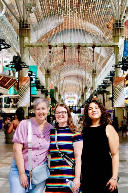 2-Hour Fremont Walking Tour With Photos and Champagne - Fremont Street Experience