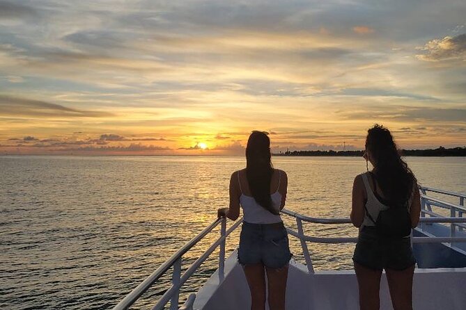 2-Hour Sunset Cruise Tour in St. Petersburg - Onboard Amenities