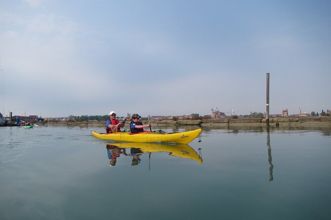 2 Hour Venice Canal Kayak Tour - Premium Experience by Day - Tour Accessibility and Restrictions