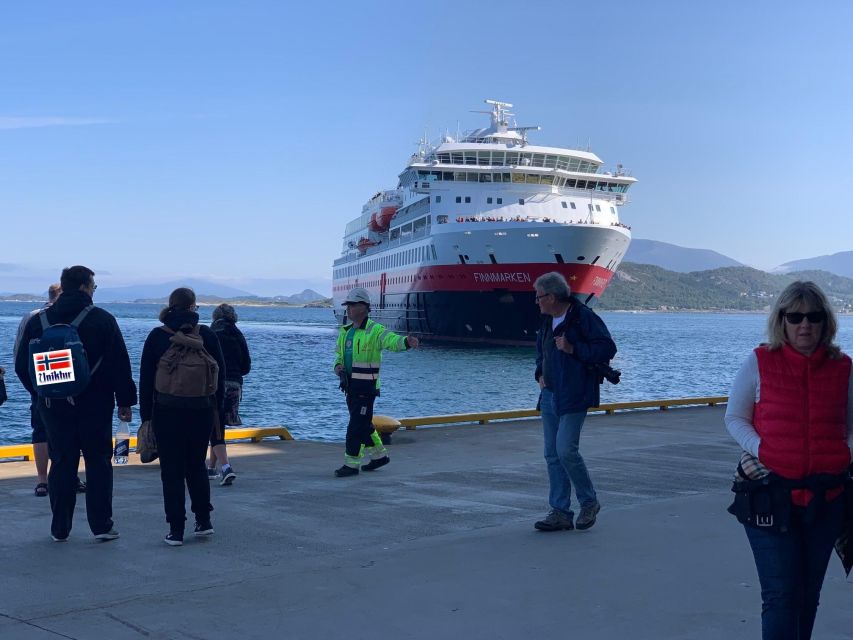 Alesund Private Sightseeing Tour on Foot and by Car - Tour Structure