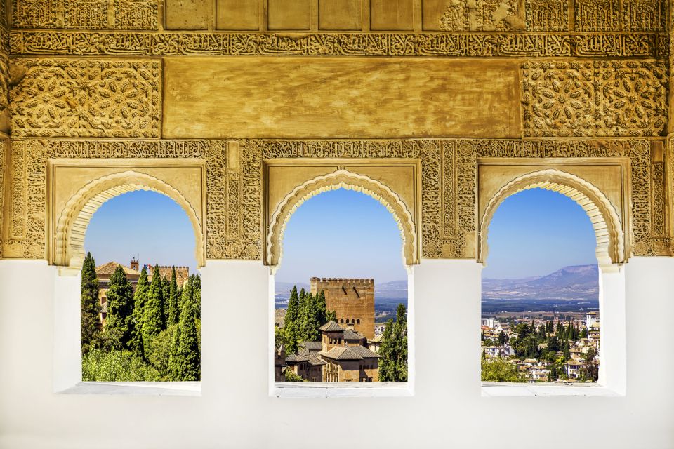 Alhambra, Nasrid Palaces, and Generalife 3-Hour Guided Tour - Inclusions and Exclusions