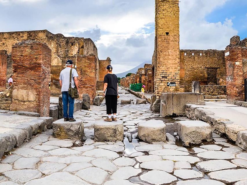 Ancient Marvels: Tour of Pompeii and Vesuvius - Experiencing Ancient Roman Life