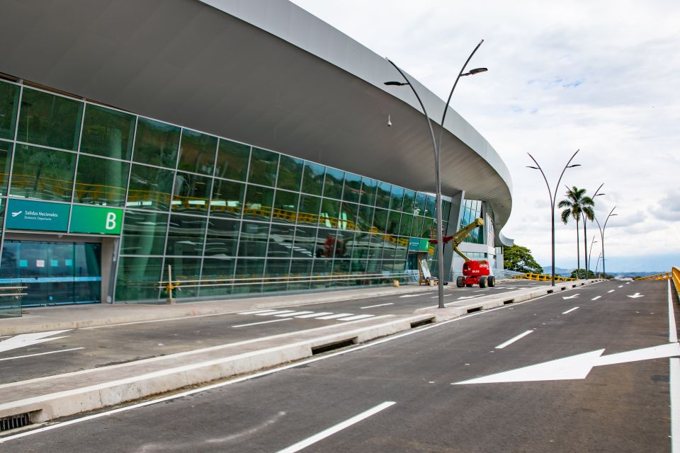 Arrival or Departure Transfer Matecaña International Airport - Meet Your Driver
