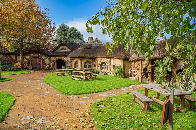 Auckland to Rotorua via Hobbiton Movie Set Tour - One Way - Itinerary Overview