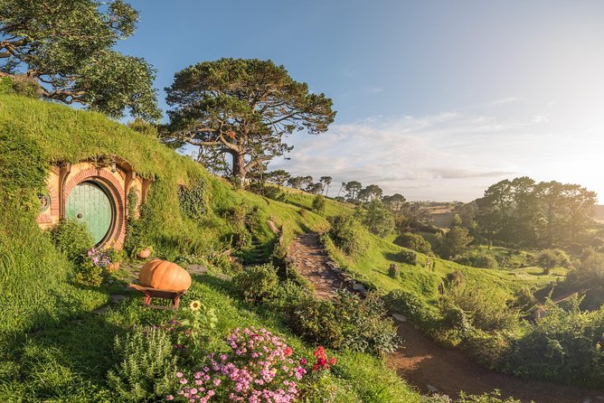 Auckland to Rotorua via Hobbiton Small Group Tour (One Way) - Hobbiton Movie Set Experience