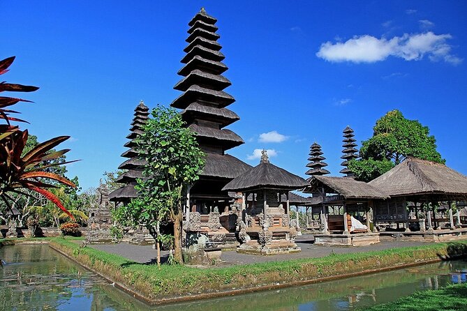 Bali Private Tour: Ulun Danu Temple, Iconic Handara Gate & Tanah Lot Sunset. - Tanah Lot Sunset Experience