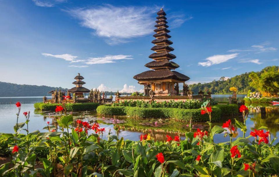 Bali: Ulundanu Temple, Banyumala Waterfall & Rice Terrace - Ulun Danu Bratan Temple