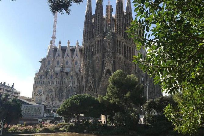 Barcelona: Sagrada Familia Highlights Max 6 People Afternoon Tour - Unique Tour Experience