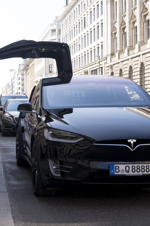 Berlin: Airport Transfer Limousine Services - Vehicle Fleet and Amenities