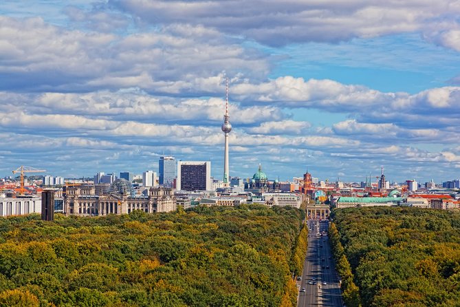 Berlin History Walking Tour With a French-Speaking Guide - Exploring the Holocaust Memorial