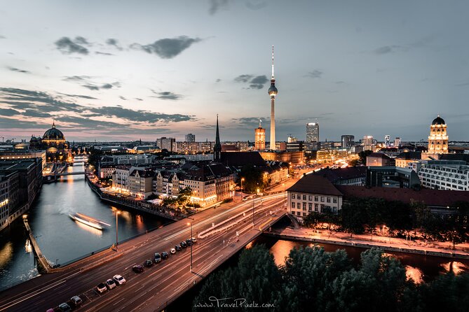 BERLIN PHOTO TOUR With a Professional Photographer From BERLIN - Iconic Berlin Landmarks