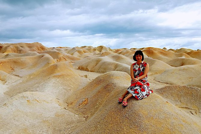 Bintan Sand Dunes & Blue Lakes Tour With Lunch - Dining at the Kelong Restaurant