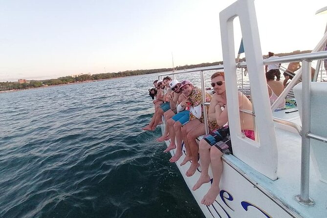 Blue Dolphin Catamaran Snorkeling Sunset Cruise From Tamarindo - Crew and Service Quality