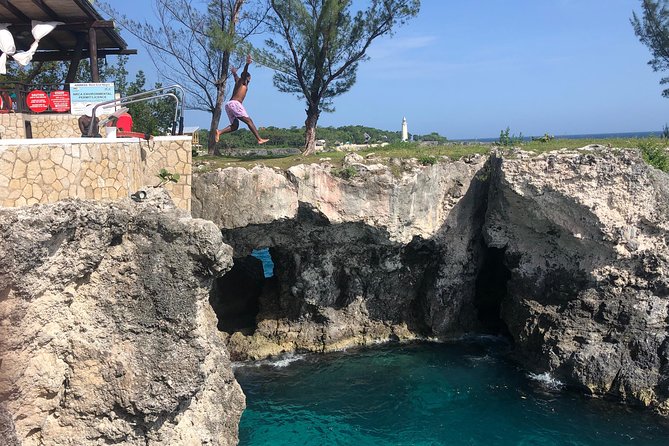 Blue Hole Mineral Springs, Ricks Café, and Shopping Combo Tour - Shopping Opportunities