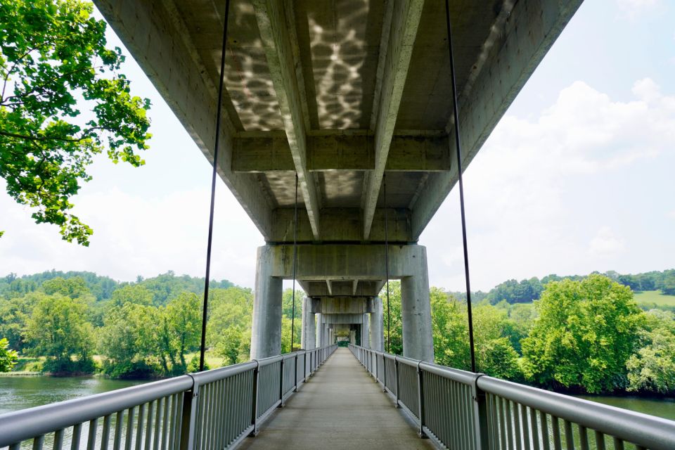 Blue Ridge Parkway – Driving Audio Tour (Roanoke ↔ Afton) - Bending Horizons at Thomas Divide