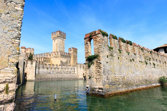 Boat Tour of Isola Del Garda - Admiring Villa Canossa