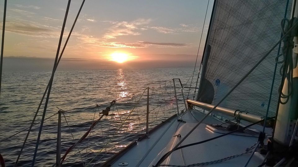 Brighton: Sunset Sailing Cruise With a Glass of Wine - Experience Highlights