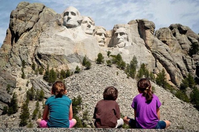 Bus Tour of Mount Rushmore and the Black Hills - Transportation and Amenities