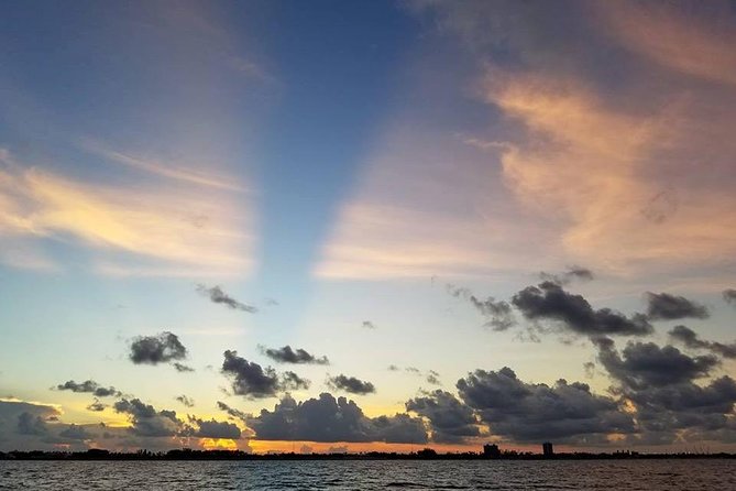 Castaway the Day: Miami Sunset Sail With Champagne - Onboard Amenities and Accessibility