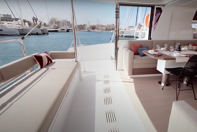 CATAMARAN Kleftiko Poliegos & Round of Milos Lunch With Open Bar - Lunch Offerings