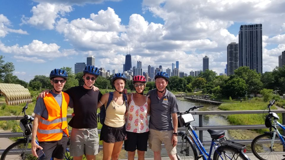 Chicago: Lakefront Neighborhoods Bike Tour - Admiring Stunning Lakefront Views