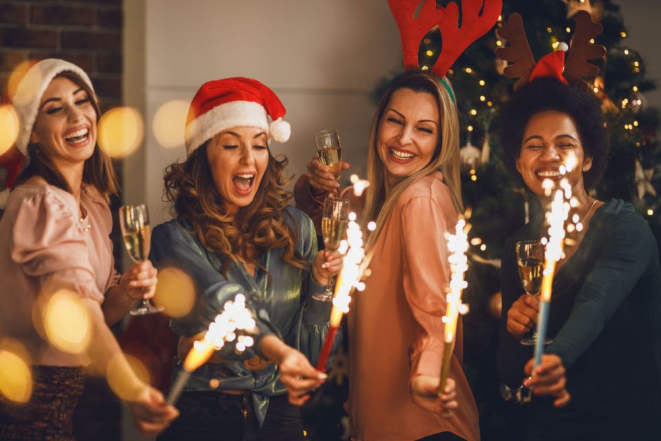 Christmas Atmosphere of Nice Walking Tour - Duration and Group Experience