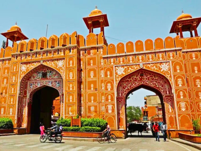 Cultural Walking Tour of Jaipur With Local Snacks - Key Attractions Explored